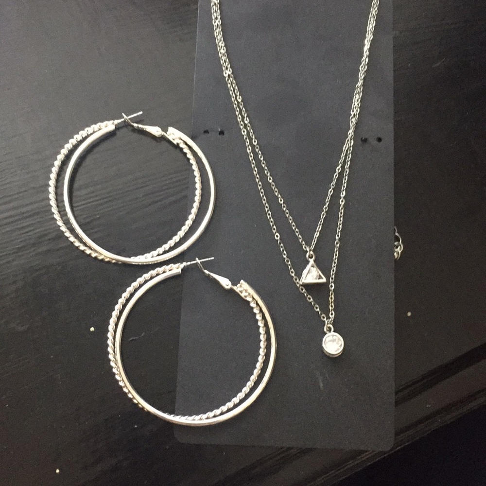 Earring and necklace bundle